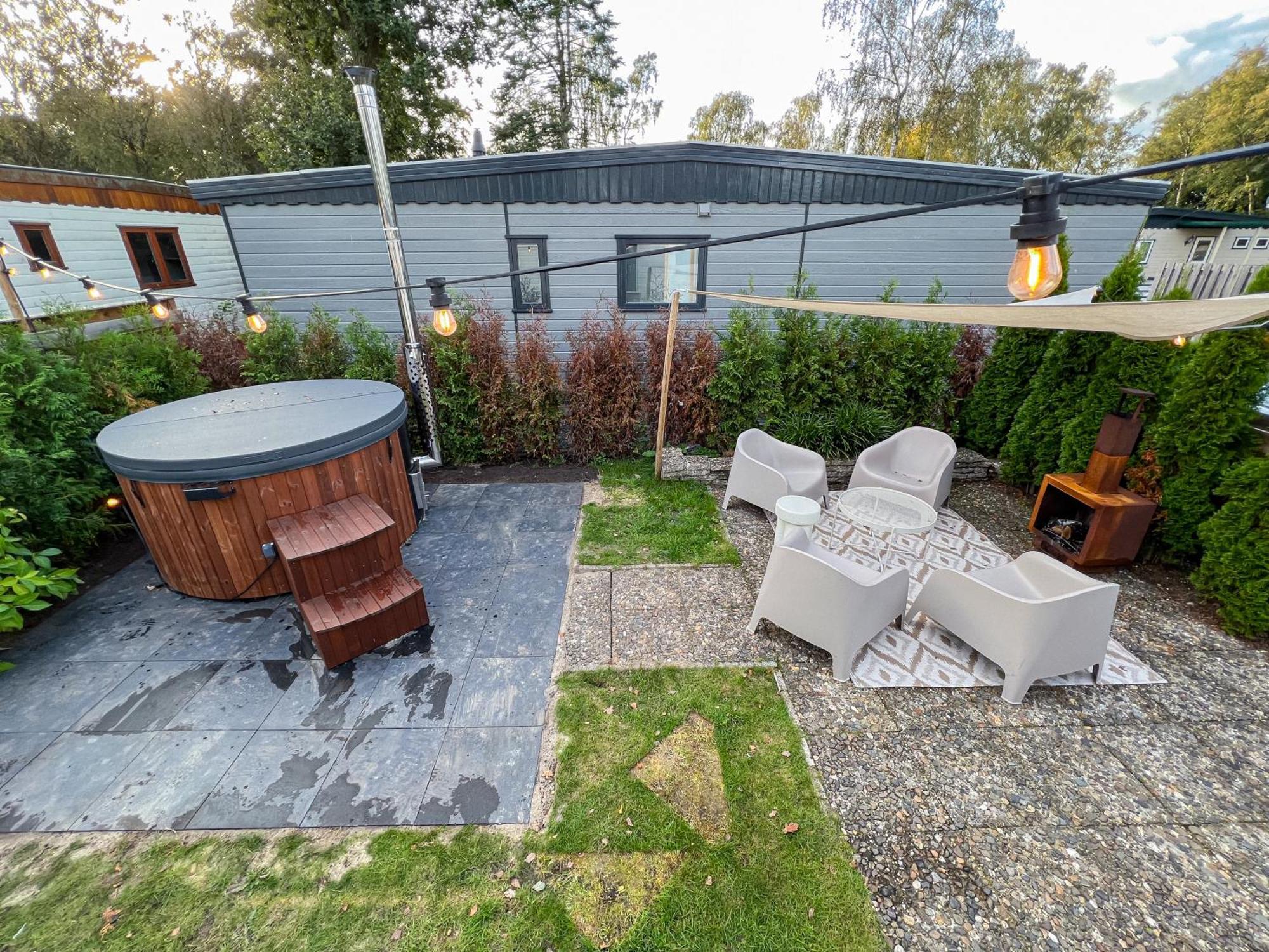 Bosrijk Chalet - Hottub - Veluwe Putten Εξωτερικό φωτογραφία